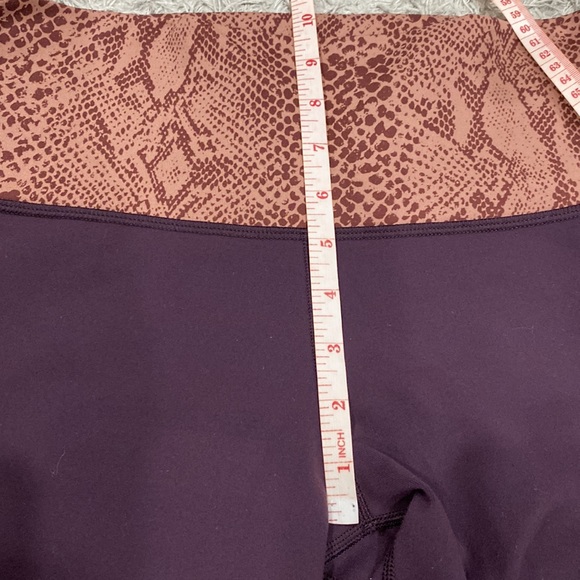 Lululemon Womens High rise Bootleg Yoga pants Size 6 - Picture 6 of 9
